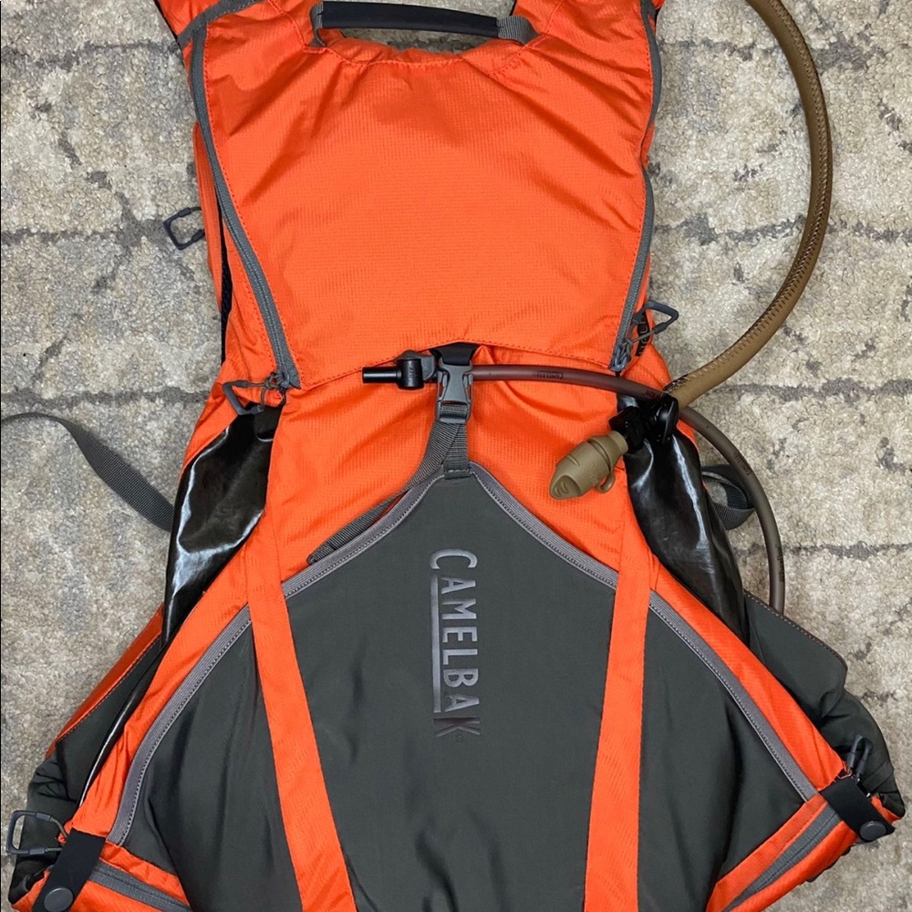 camelbak Upland Vest never used with a 100 oz hydration pack